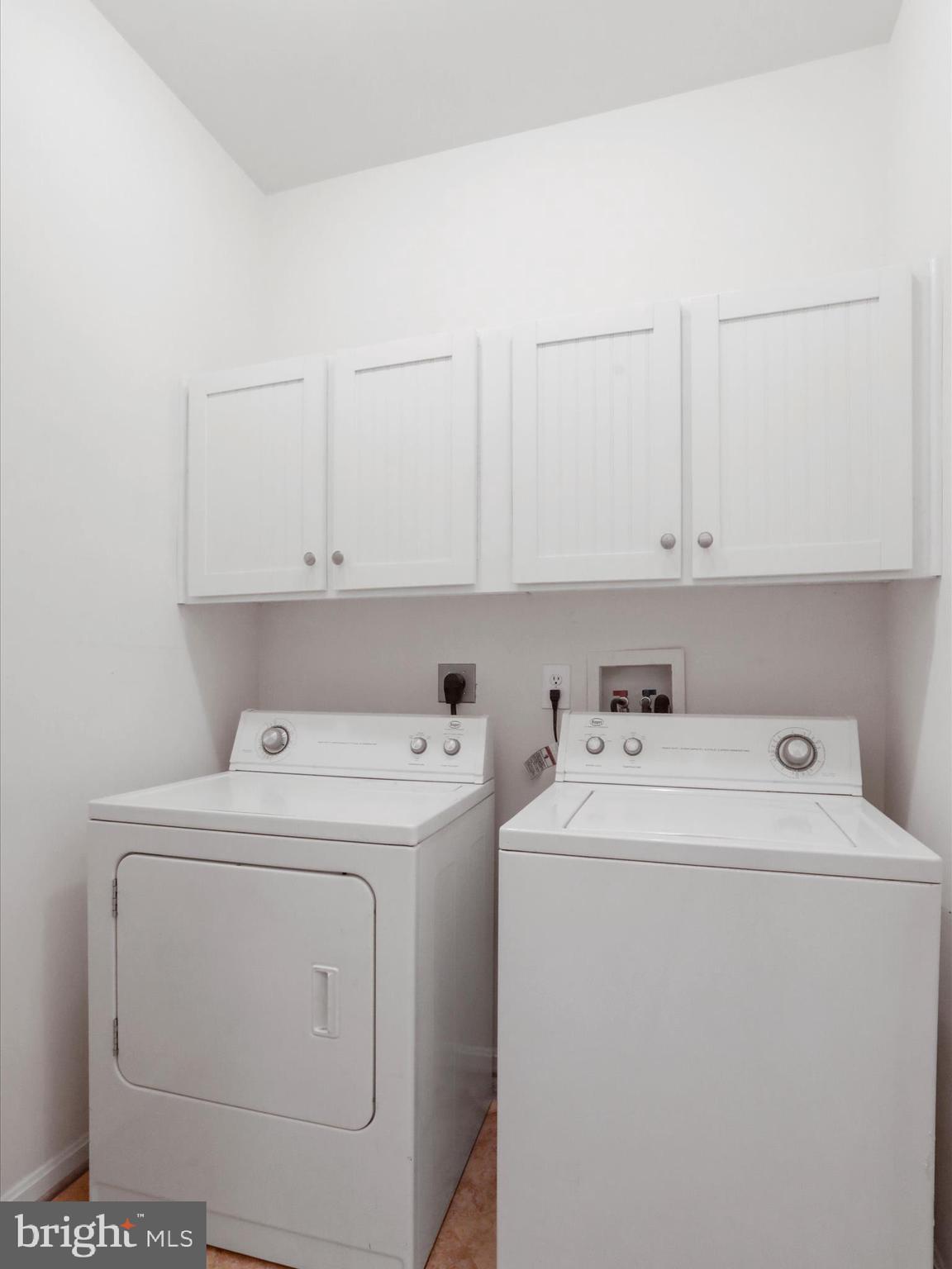 APPLE KNOLLS ESTATES - Residential