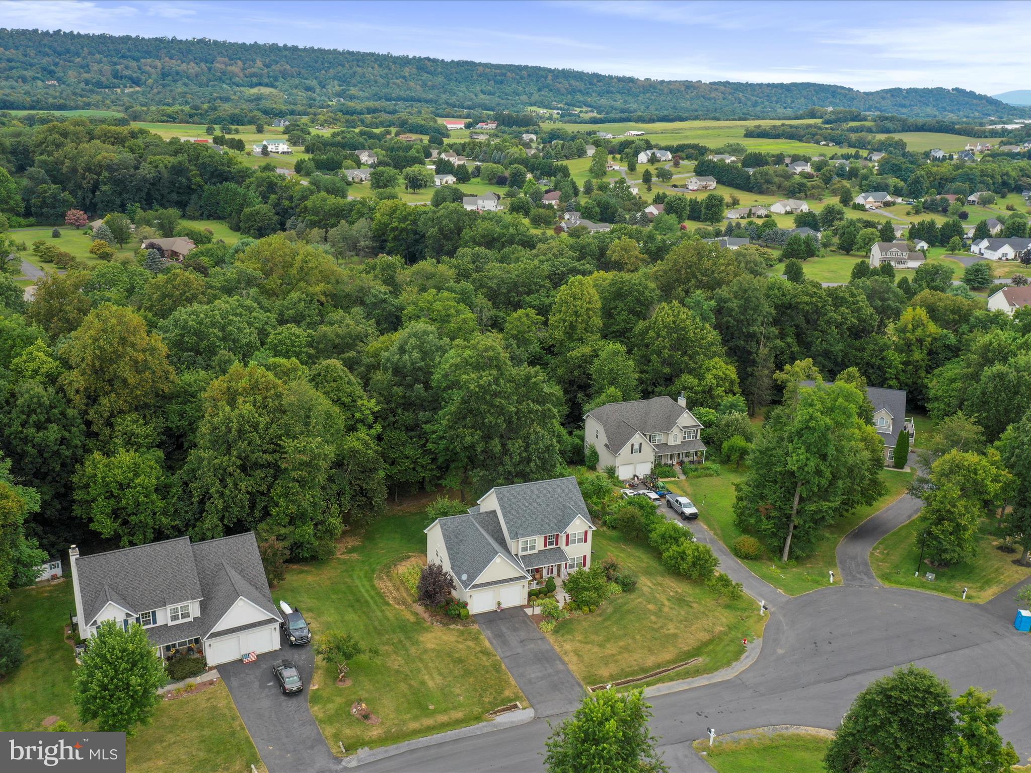 APPLE KNOLLS ESTATES - Residential