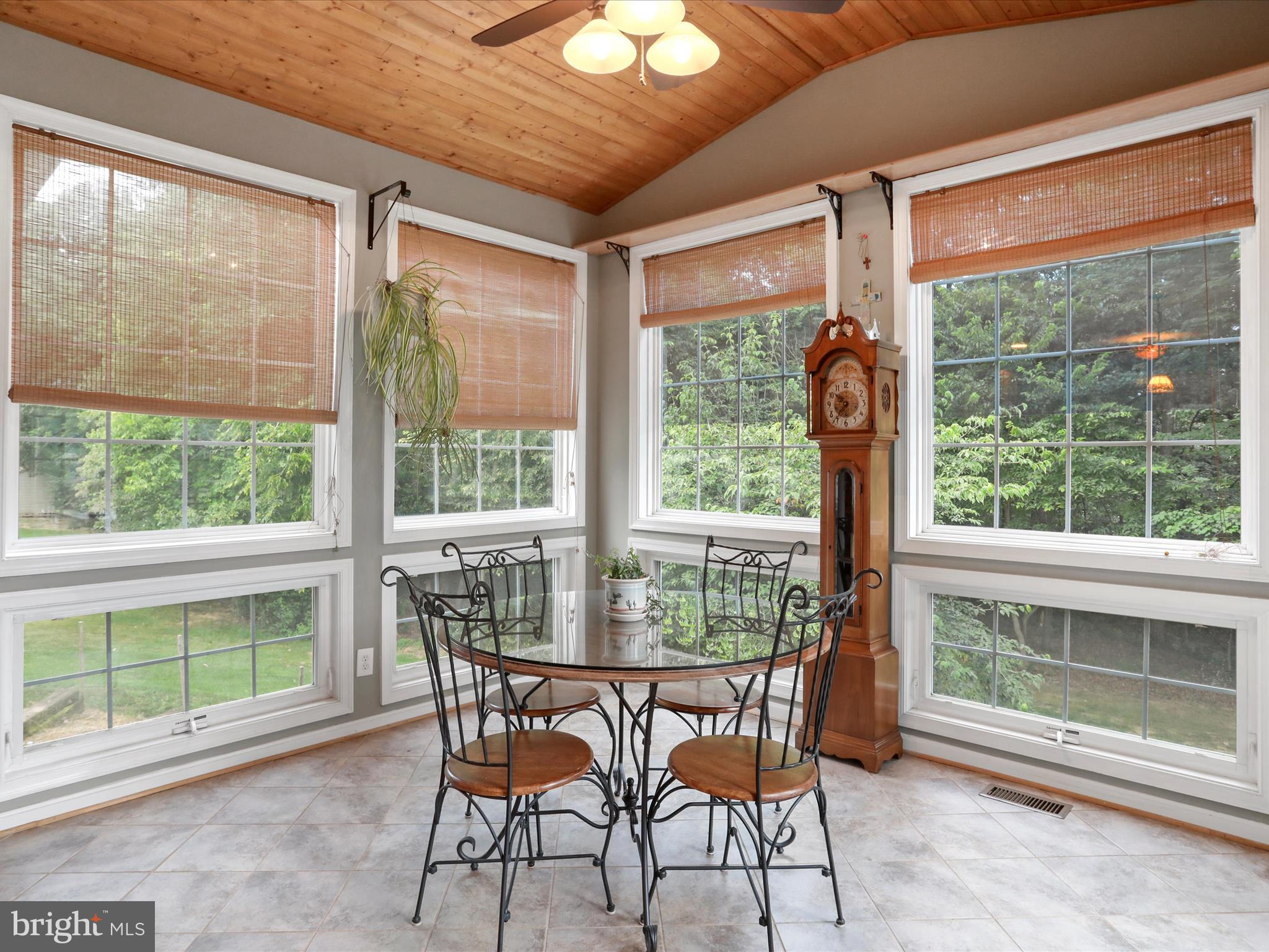 APPLE KNOLLS ESTATES - Residential