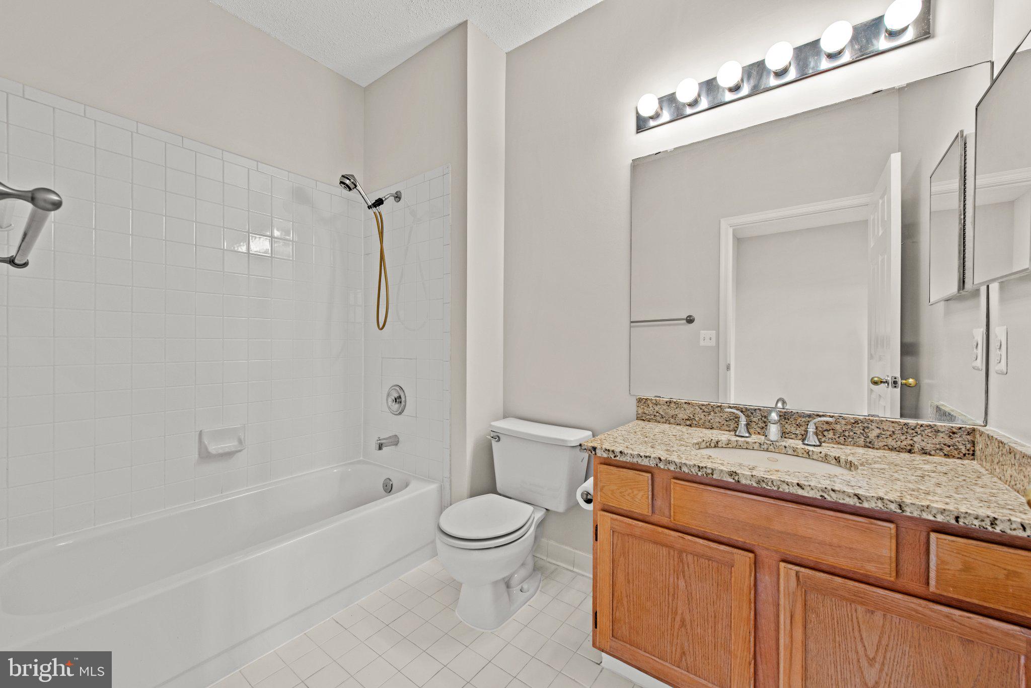 OAK PARK CONDO - Residential