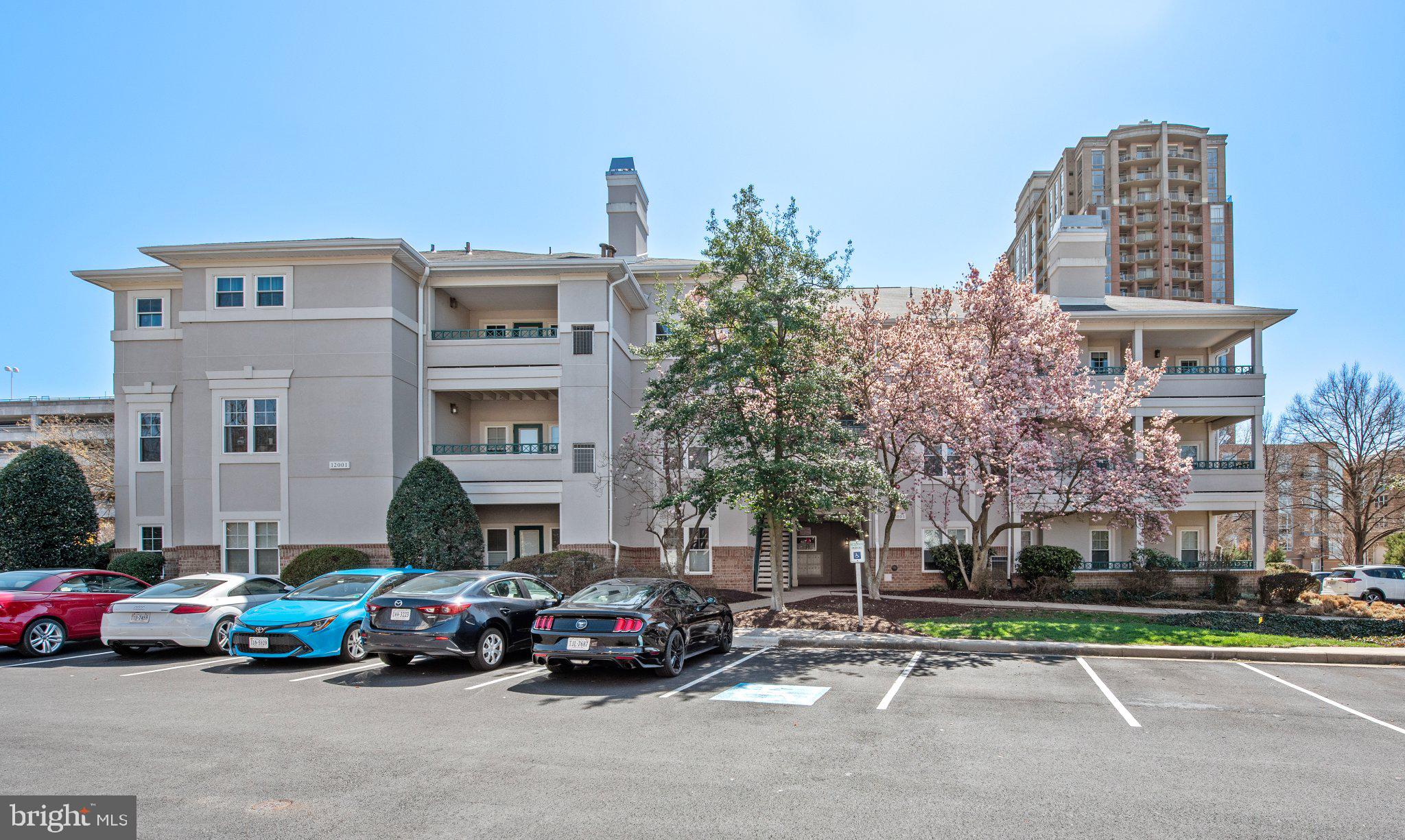 OAK PARK CONDO - Residential