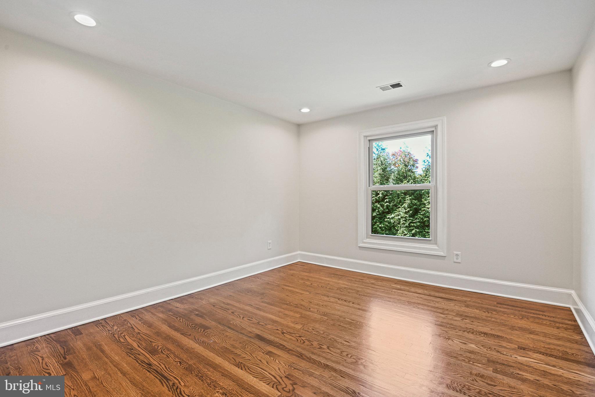 COUNTRYSIDE - Residential