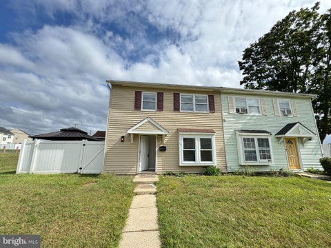 Townhouse For Sale - 22 Lerner Court<br/> Camden County, SICKLERVILLE, NJ 08081