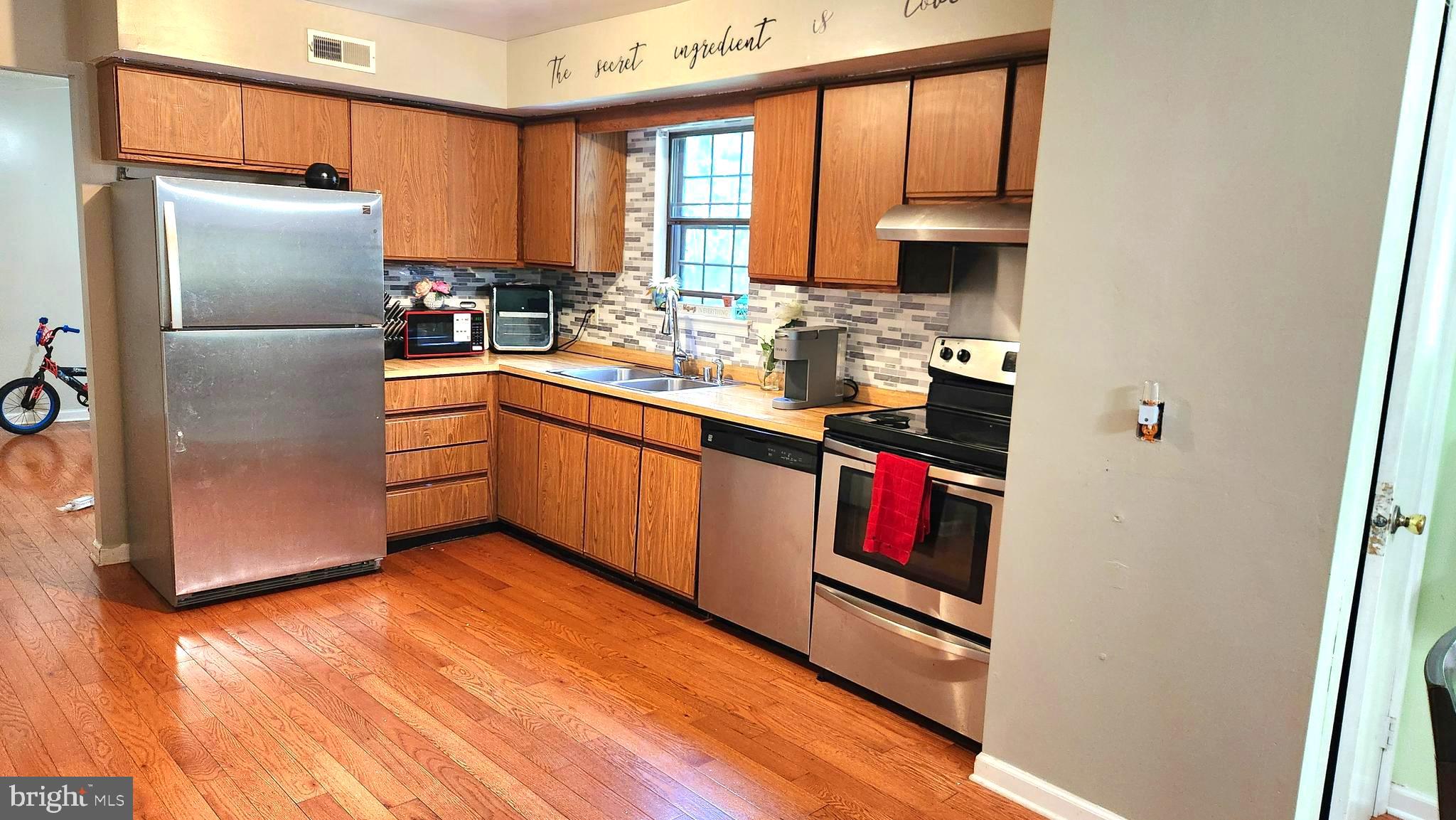 22 BROADLEAF DRIVE