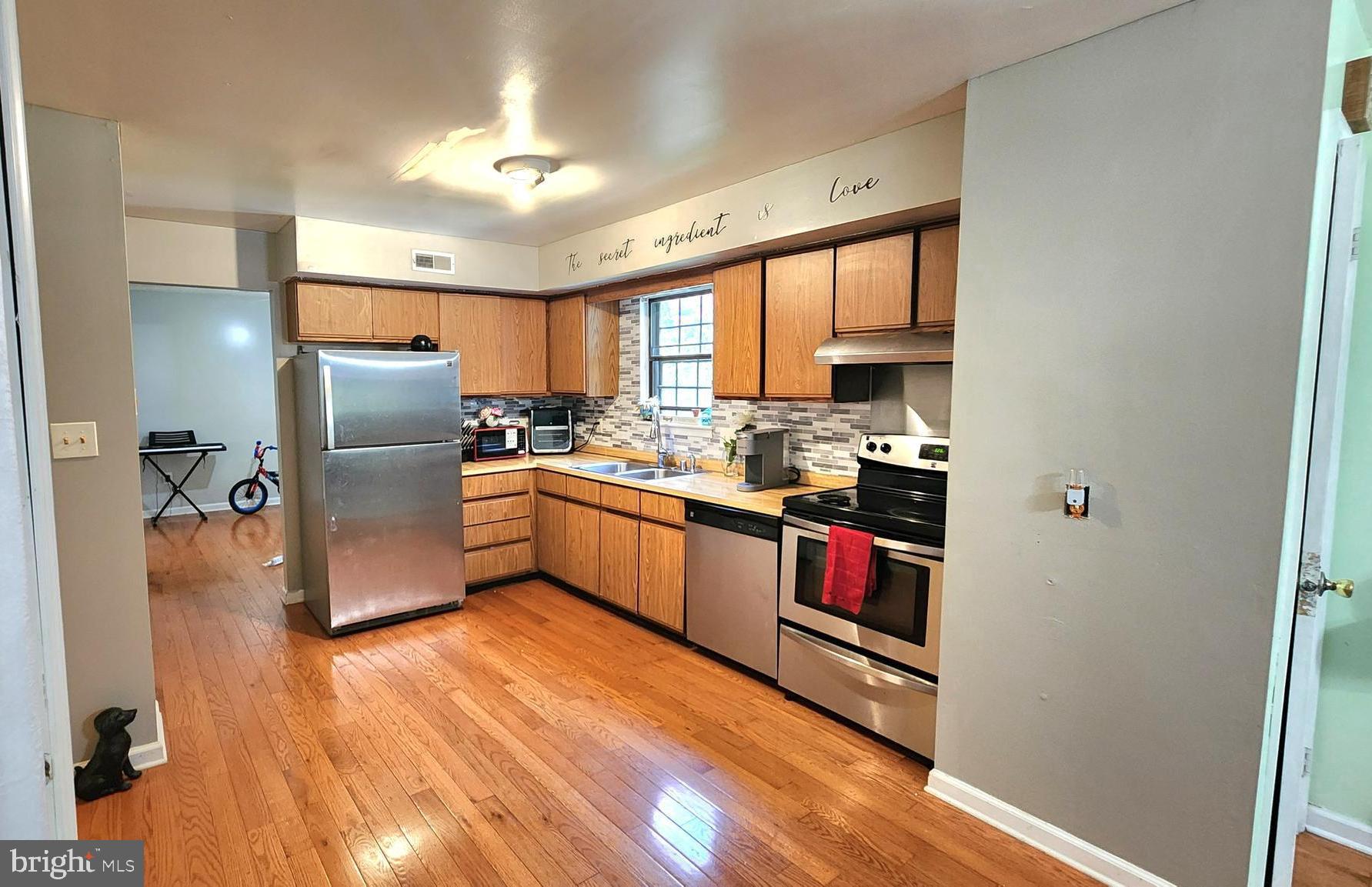 22 BROADLEAF DRIVE