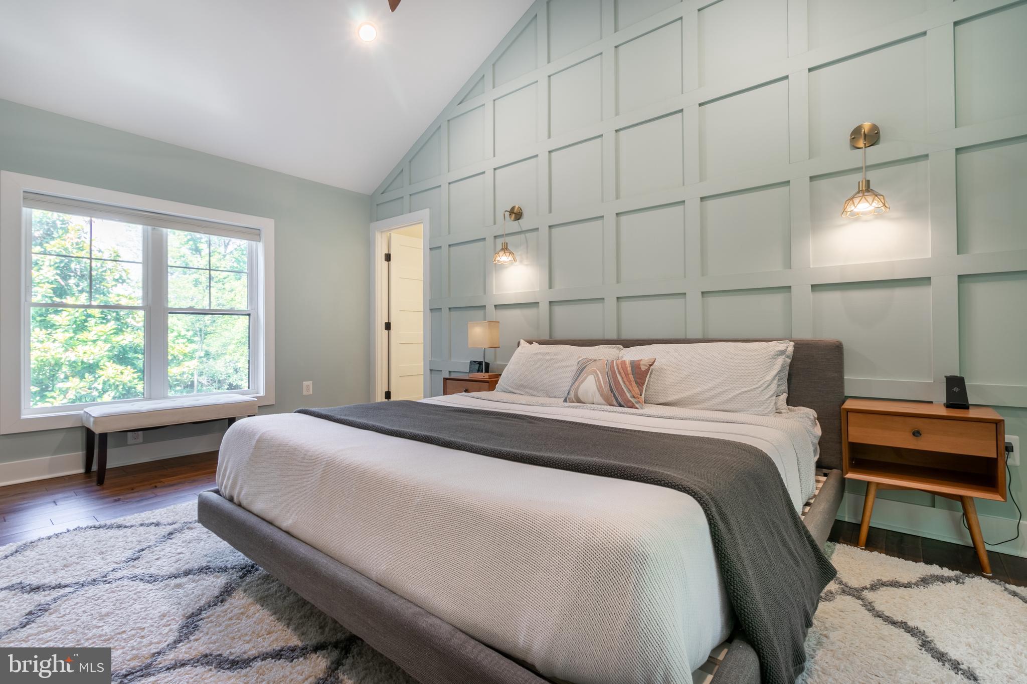 WOODLAND HILLS - Residential