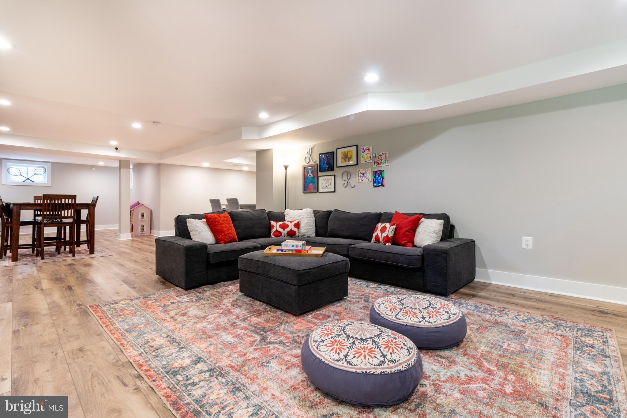 WOODLAND HILLS - Residential