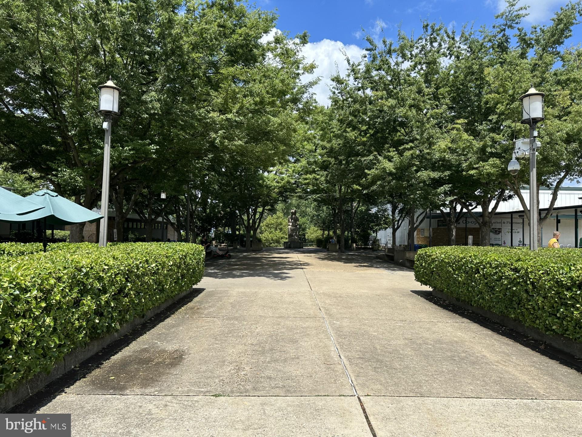 WOODLAND HILLS - Residential