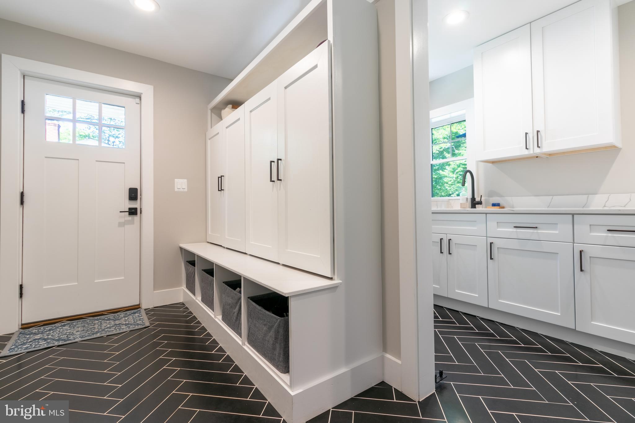 WOODLAND HILLS - Residential