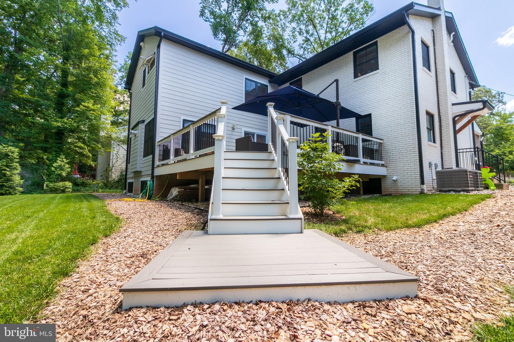 WOODLAND HILLS - Residential