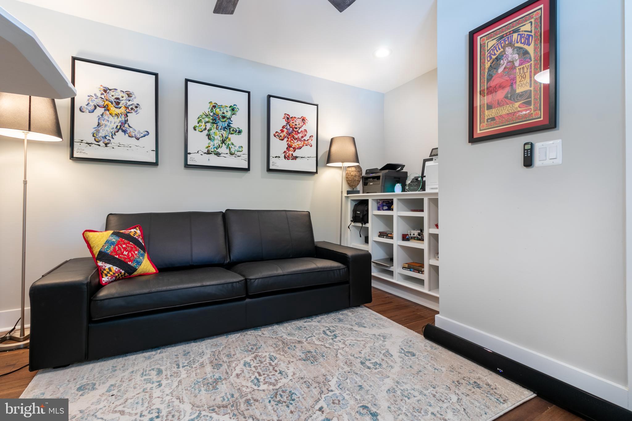 WOODLAND HILLS - Residential