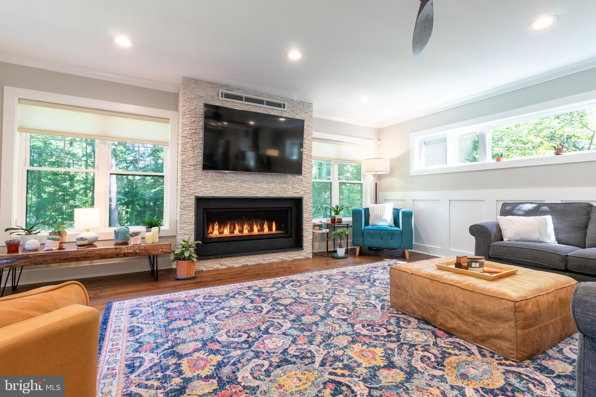 WOODLAND HILLS - Residential