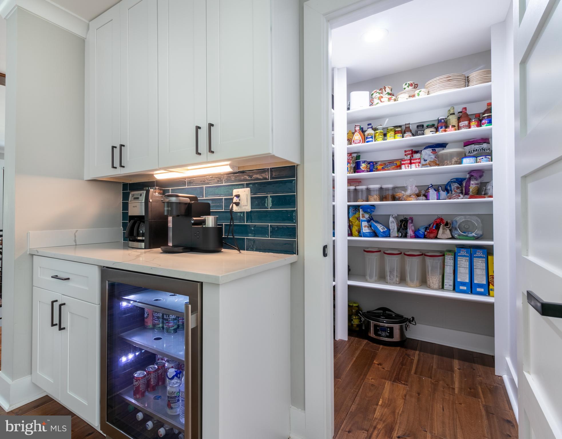 WOODLAND HILLS - Residential