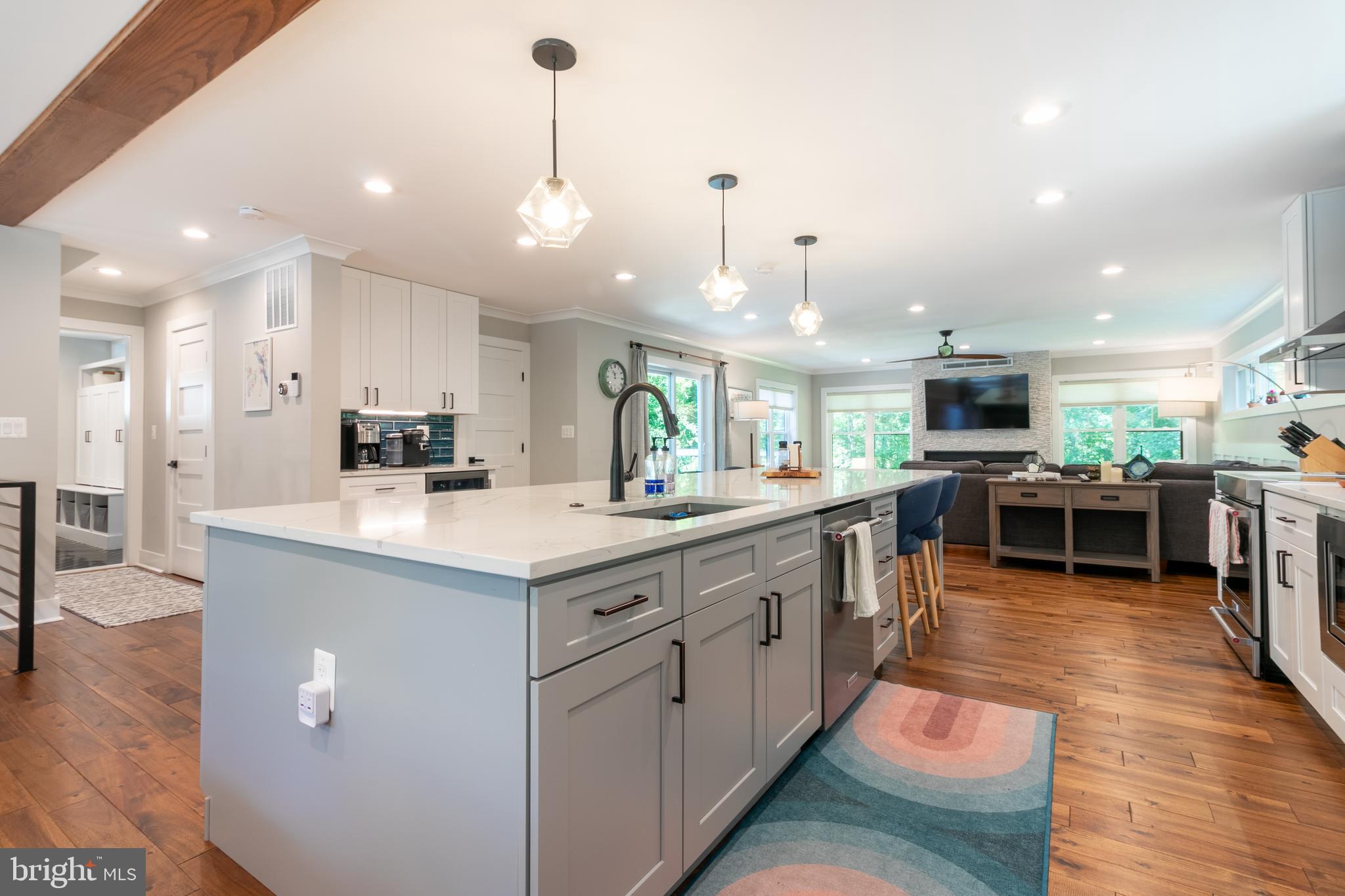 WOODLAND HILLS - Residential