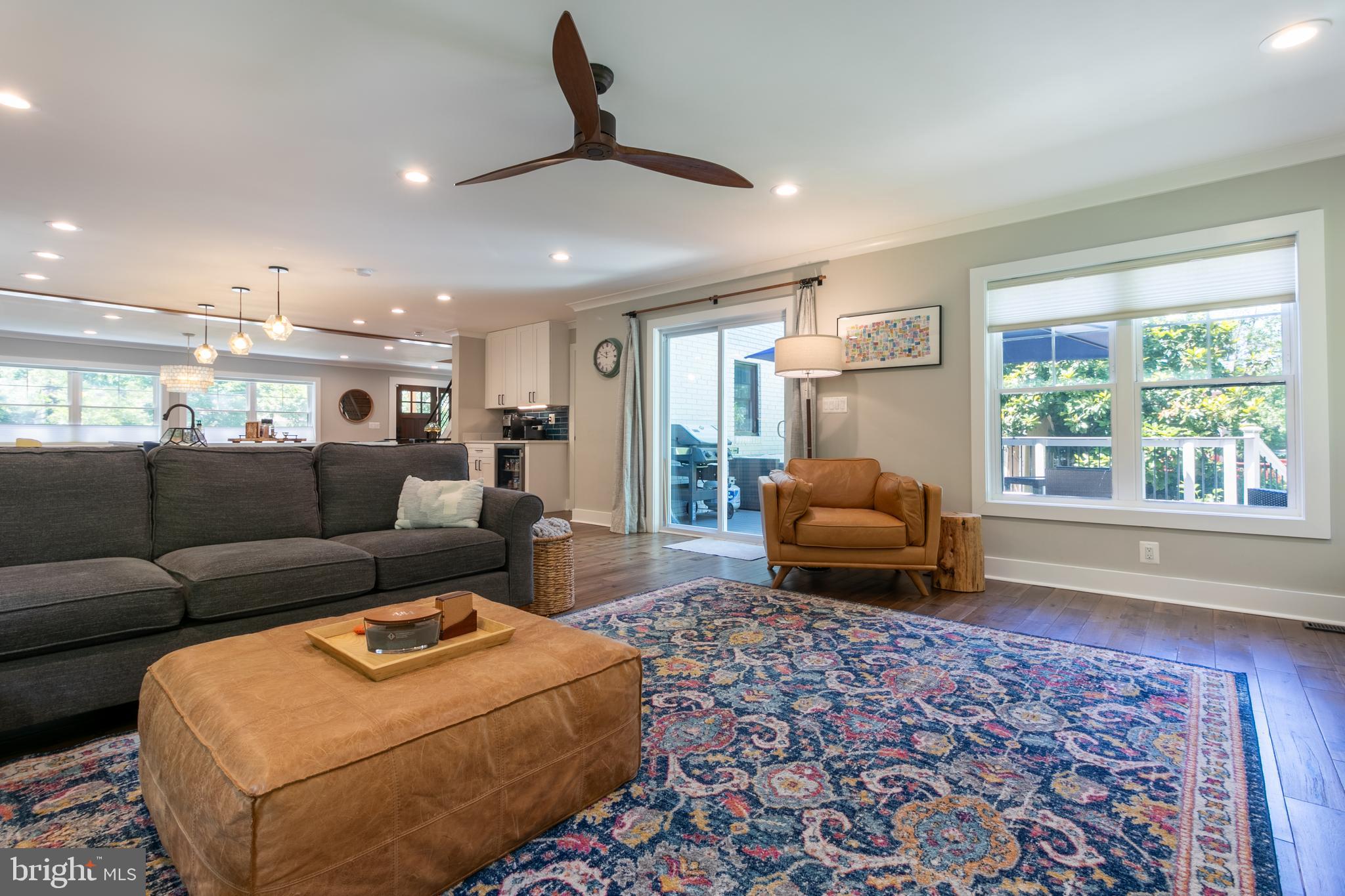 WOODLAND HILLS - Residential