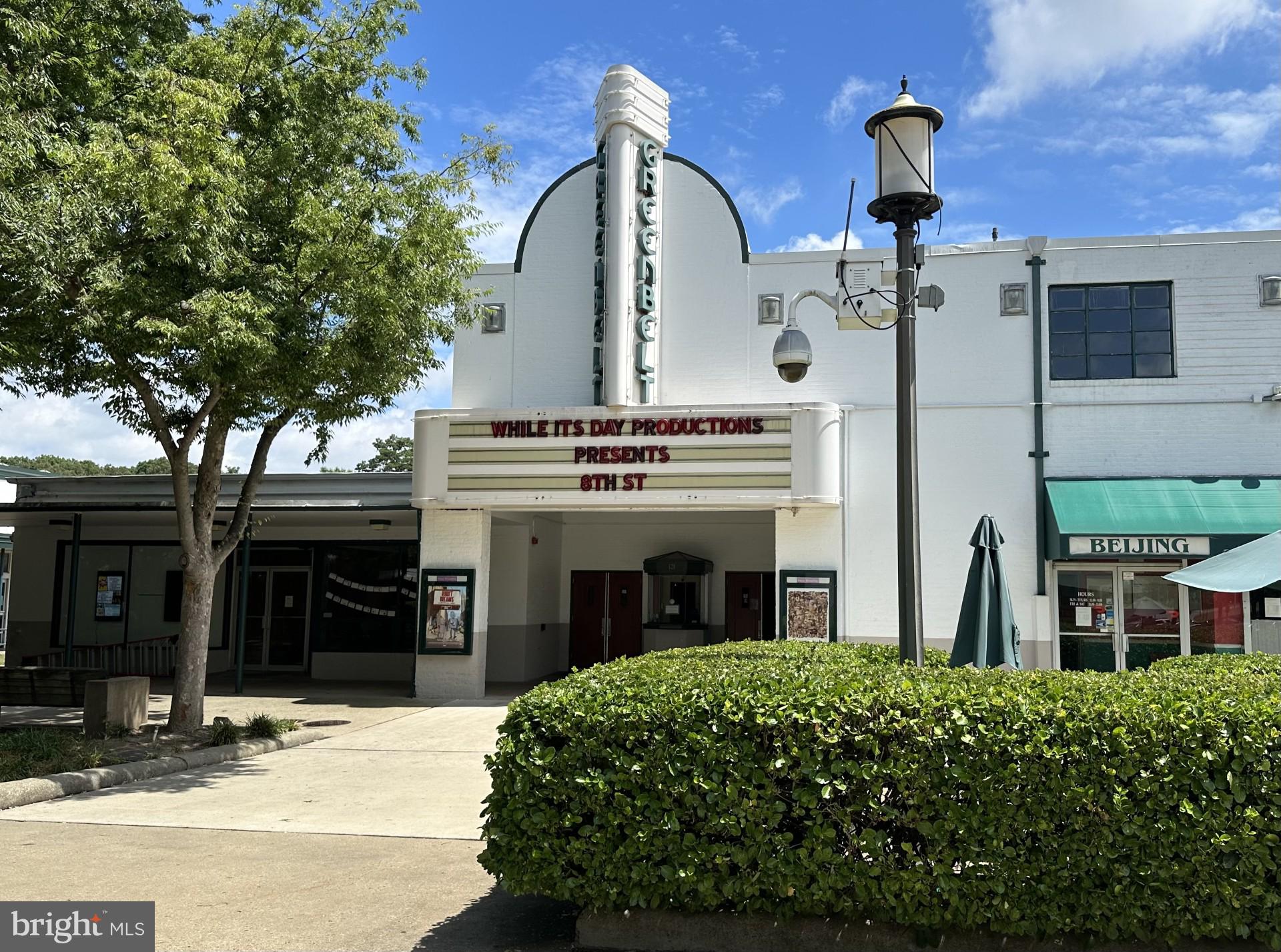 WOODLAND HILLS - Residential