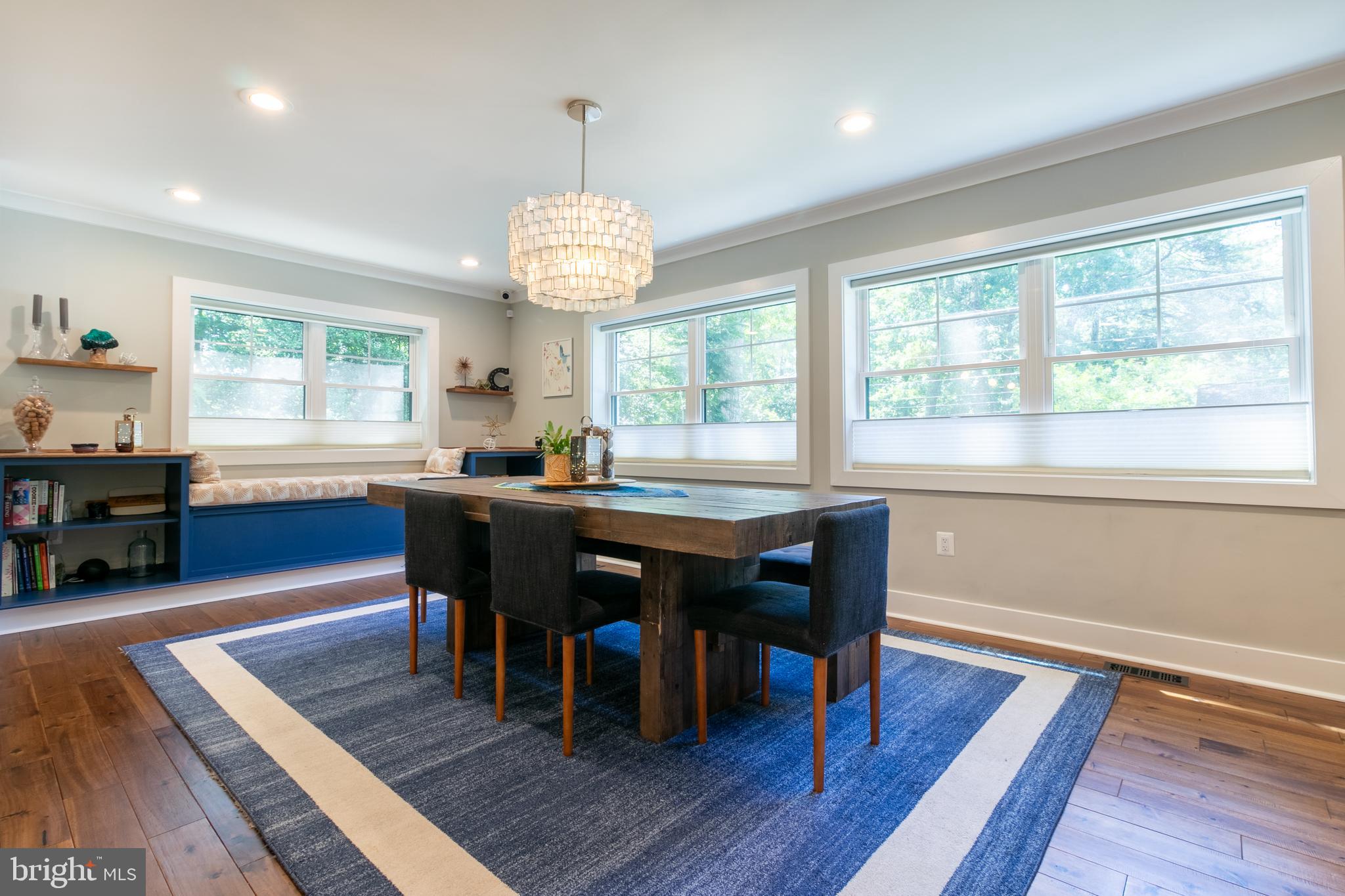 WOODLAND HILLS - Residential