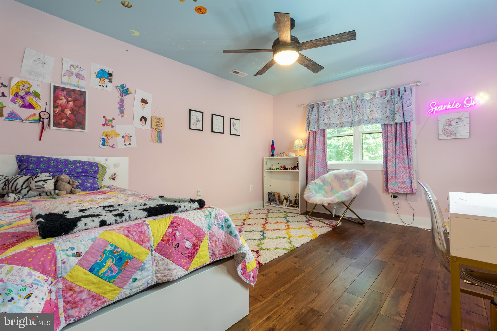 WOODLAND HILLS - Residential