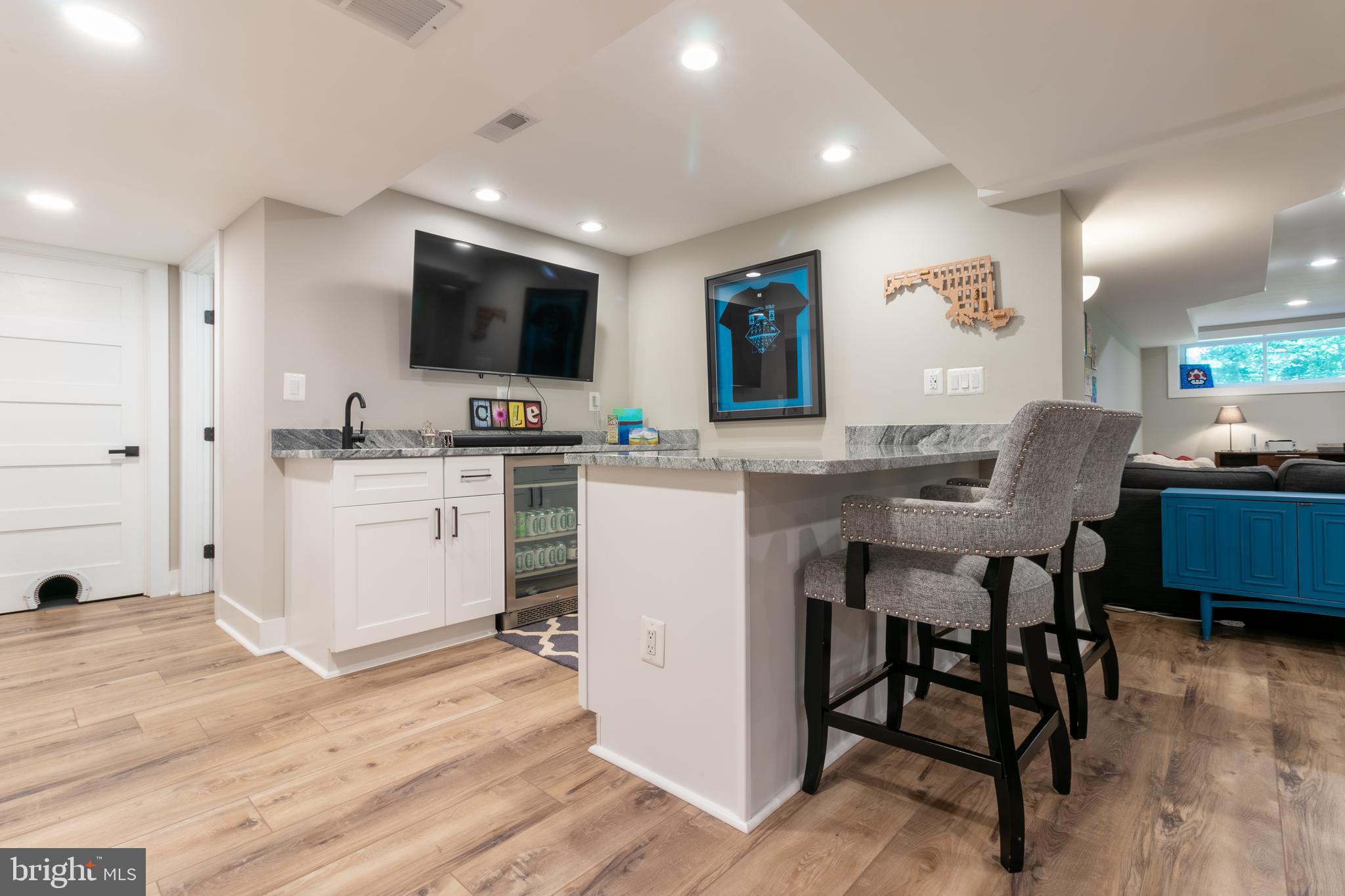 WOODLAND HILLS - Residential