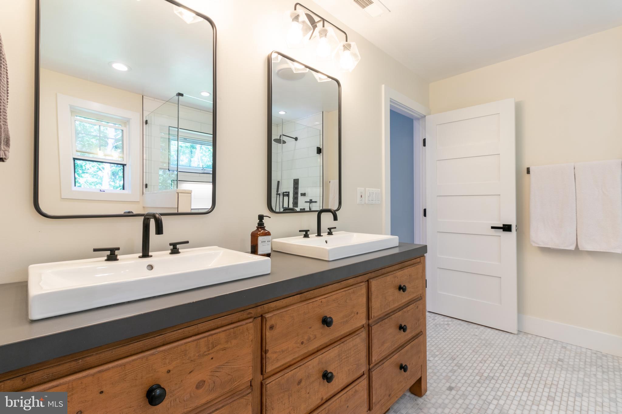 WOODLAND HILLS - Residential