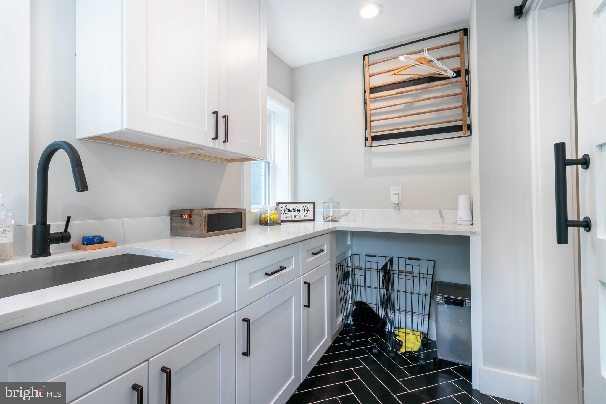 WOODLAND HILLS - Residential