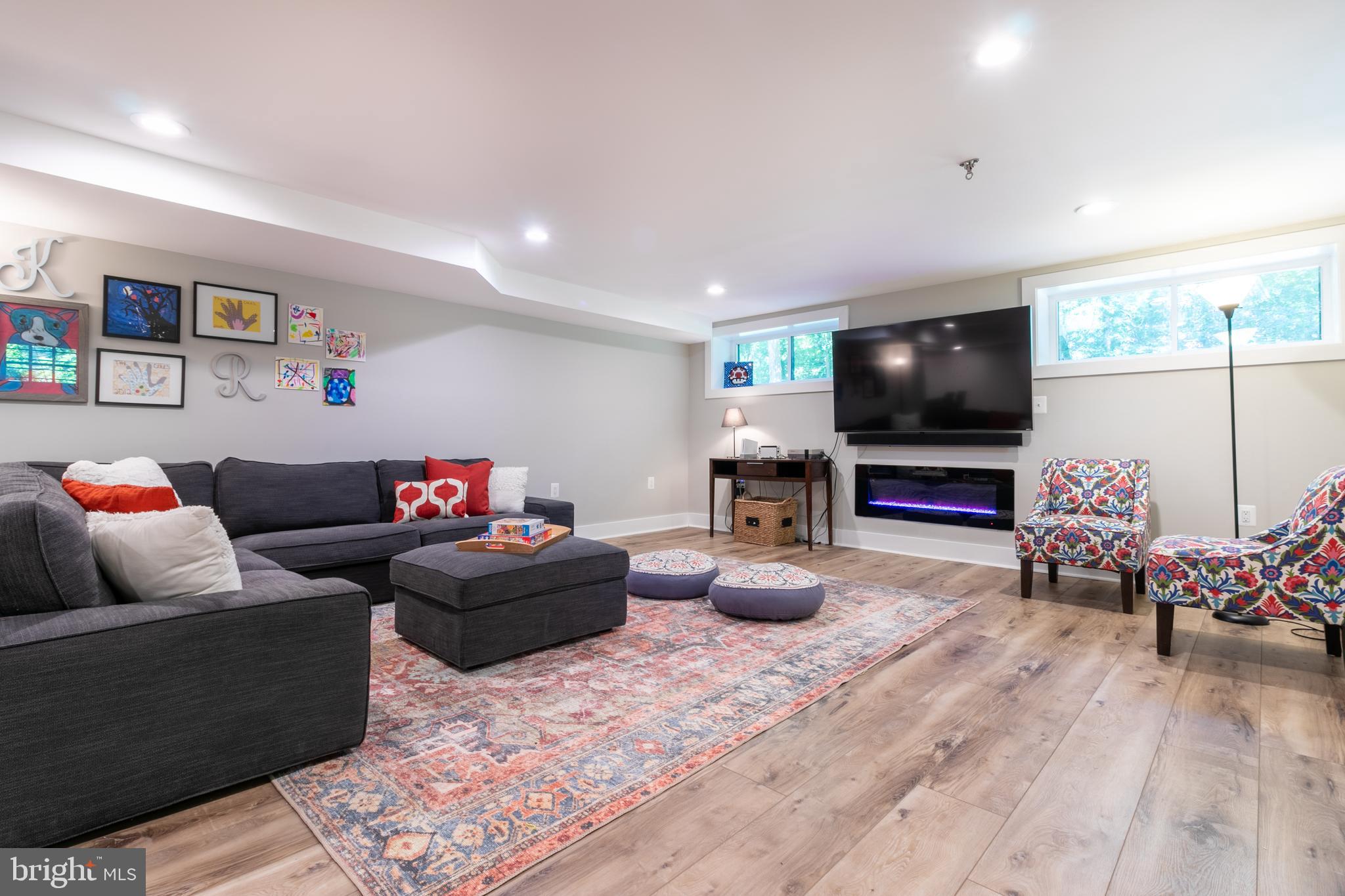 WOODLAND HILLS - Residential