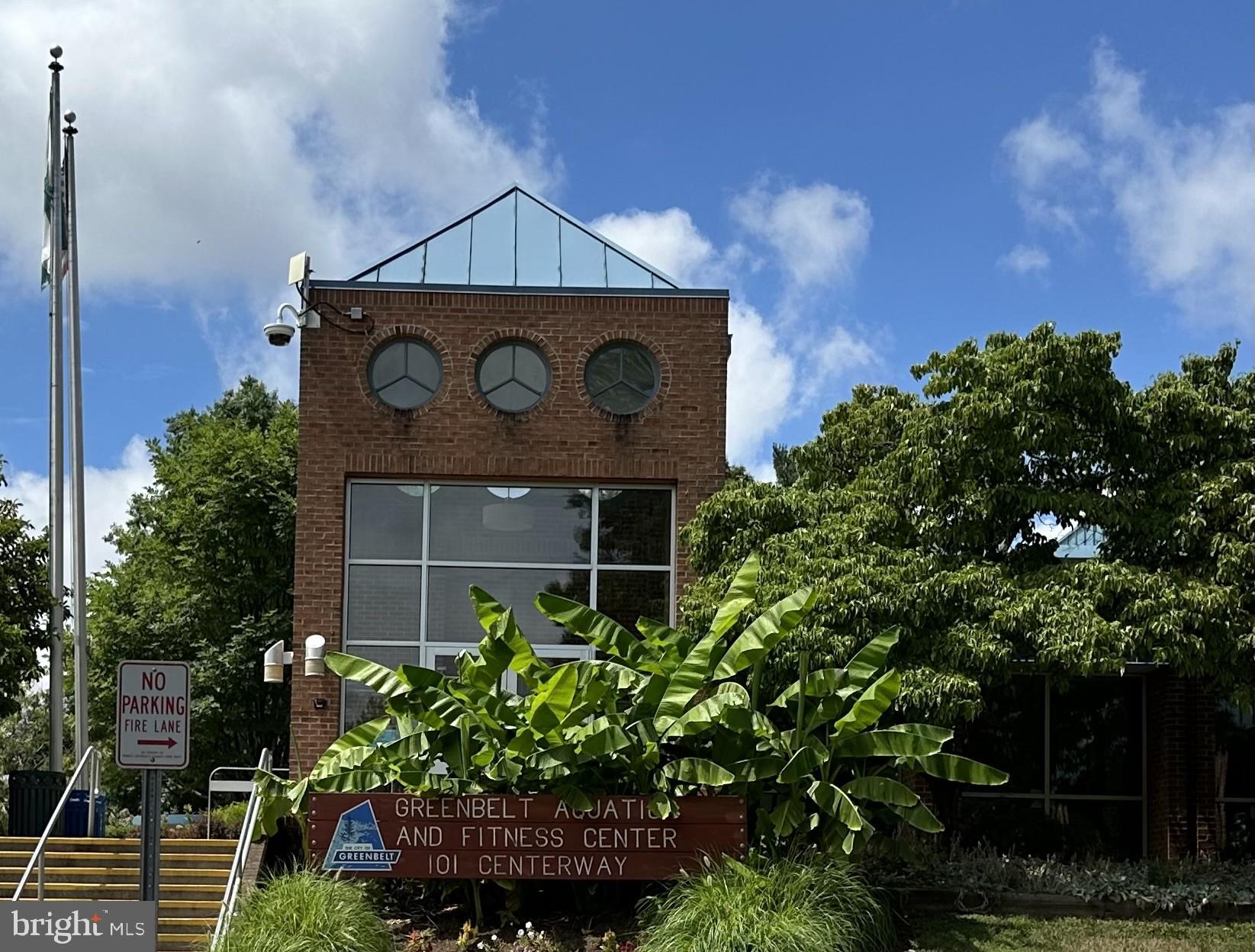 WOODLAND HILLS - Residential