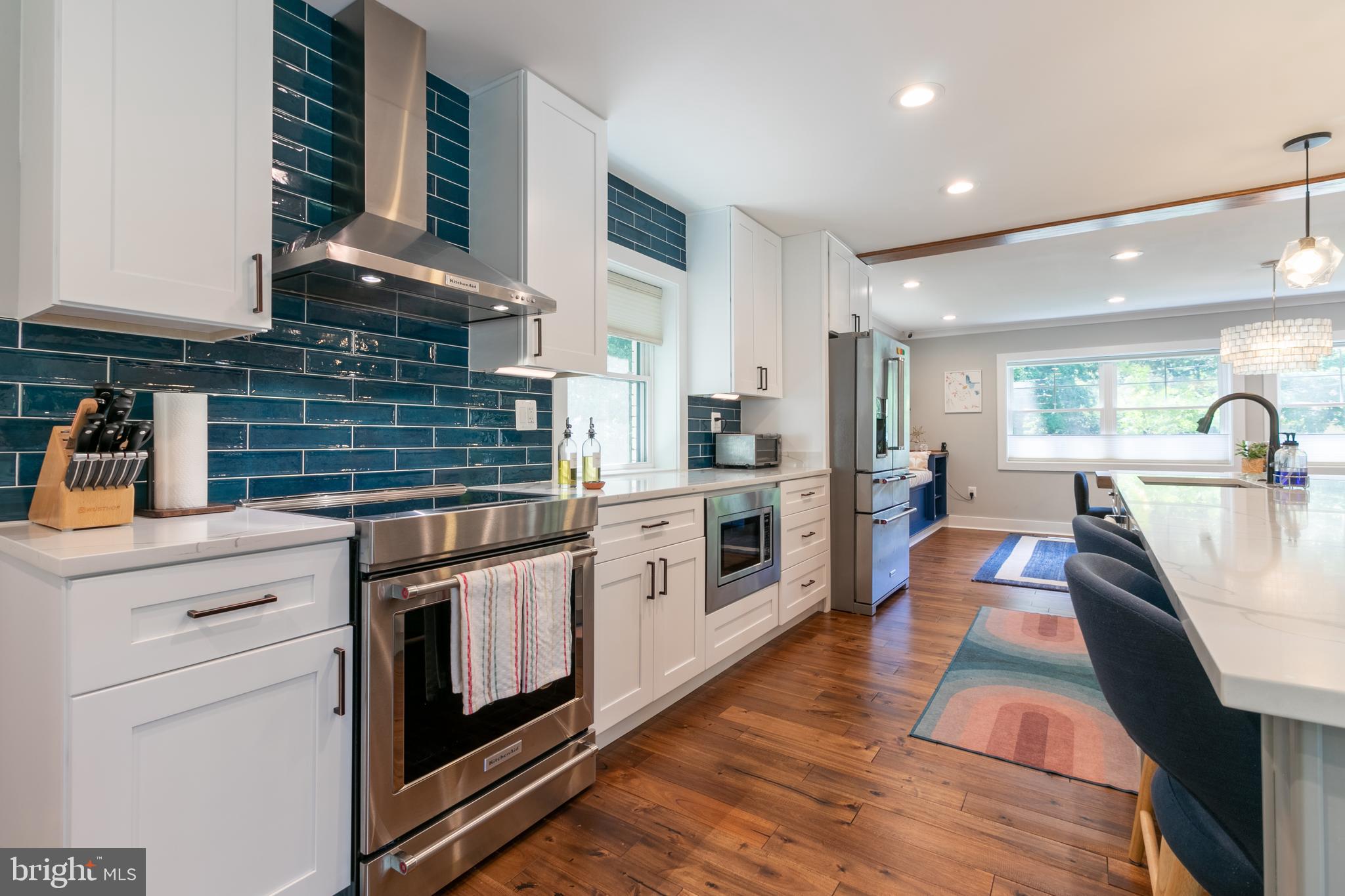 WOODLAND HILLS - Residential