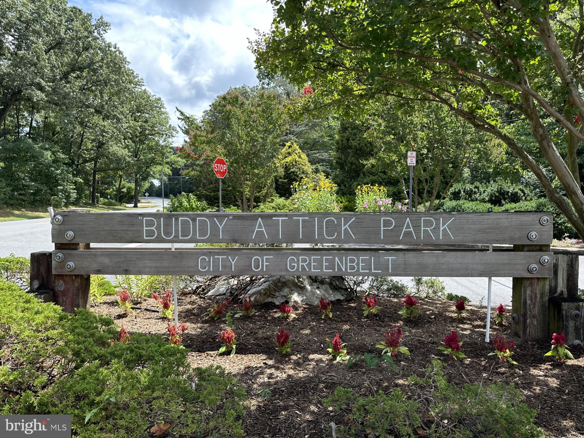 WOODLAND HILLS - Residential