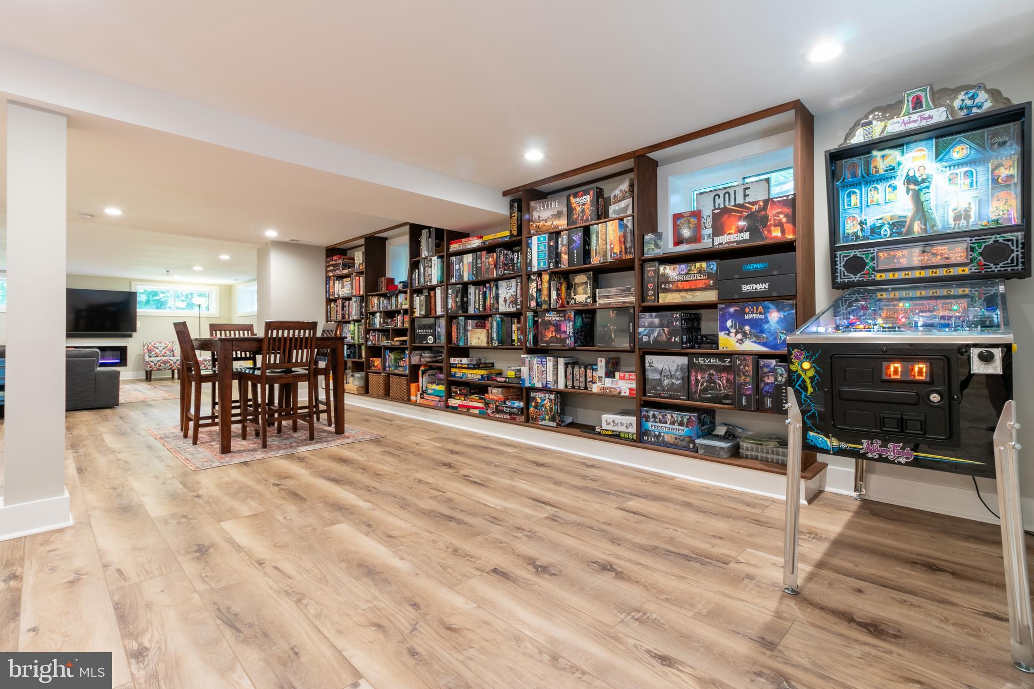 WOODLAND HILLS - Residential