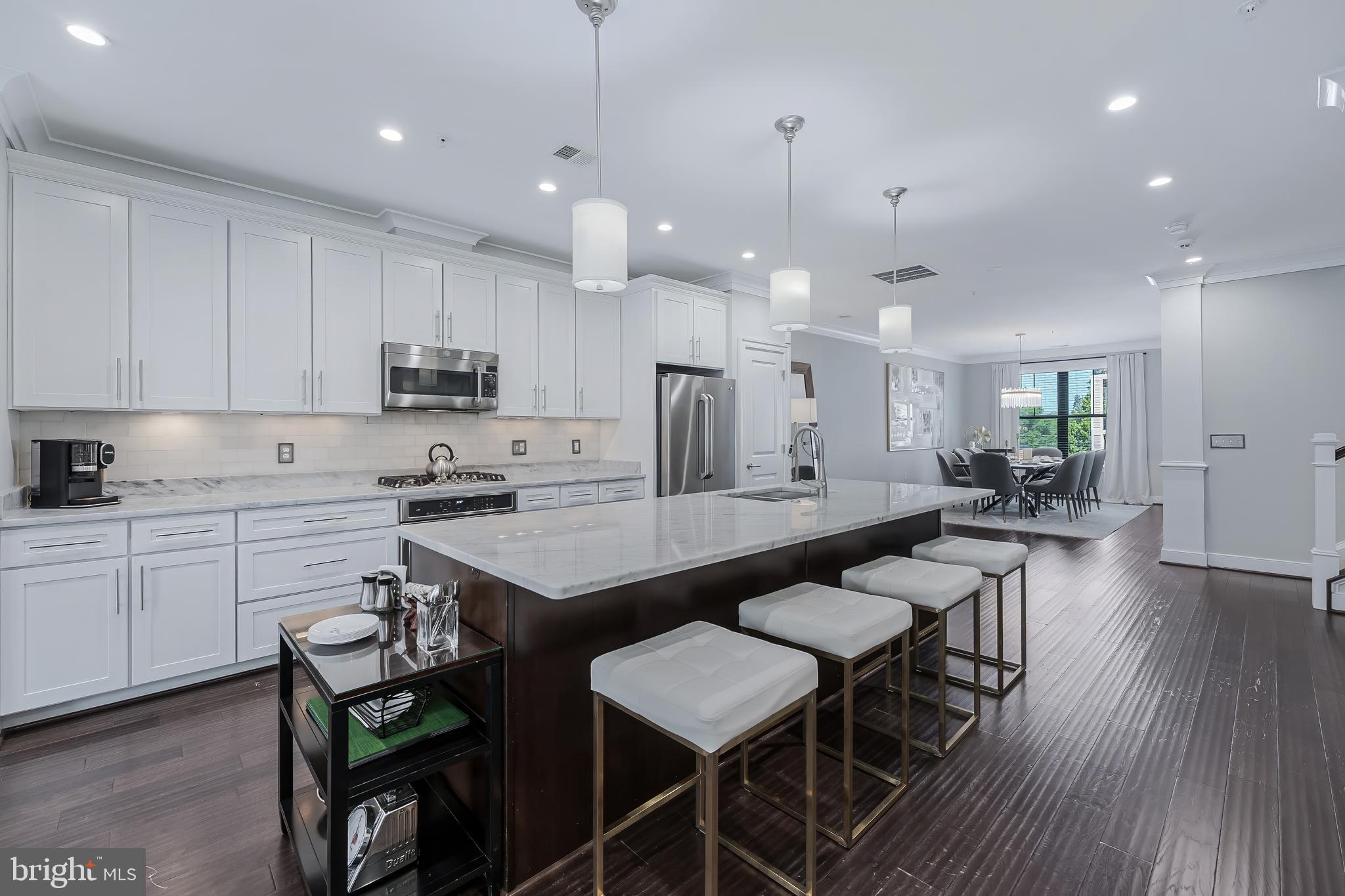 43561 MICHIGAN SQUARE
