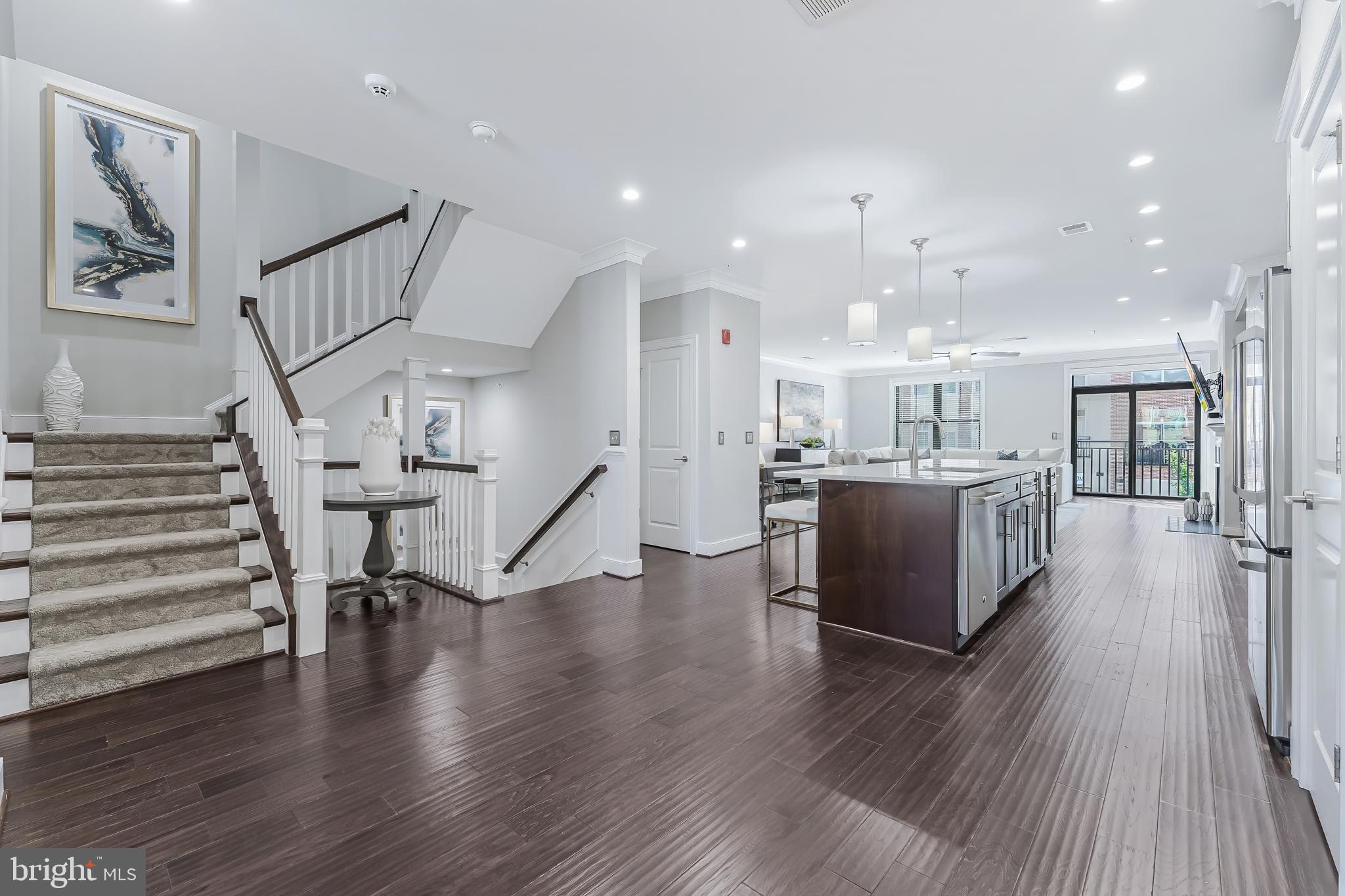 43561 MICHIGAN SQUARE
