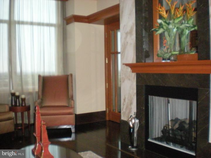 AVENUE OF THE ARTS - Residential