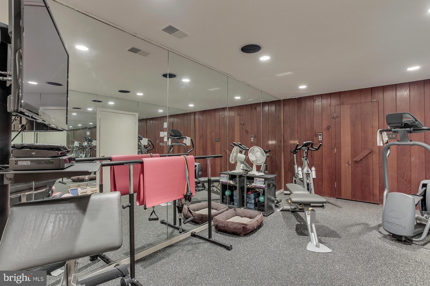 EAGLE ROCK - Residential