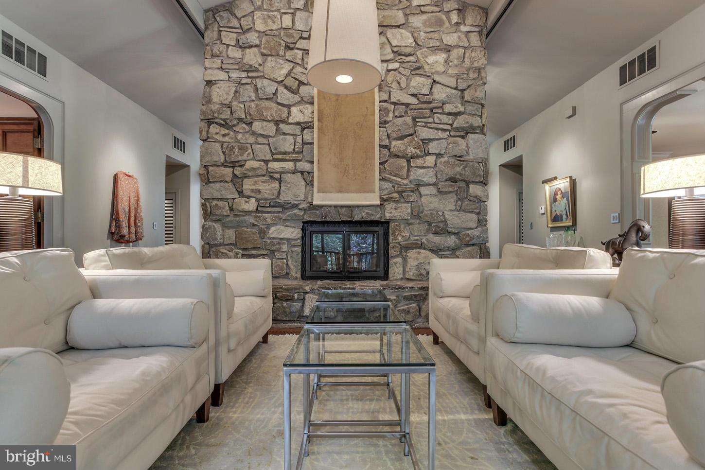 EAGLE ROCK - Residential