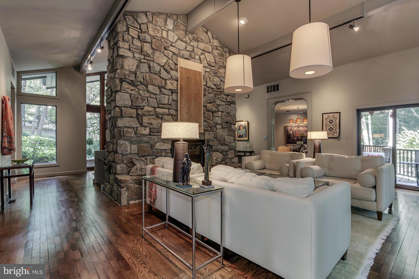 EAGLE ROCK - Residential