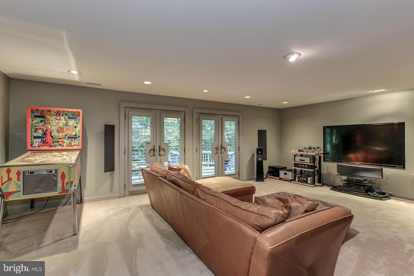 EAGLE ROCK - Residential