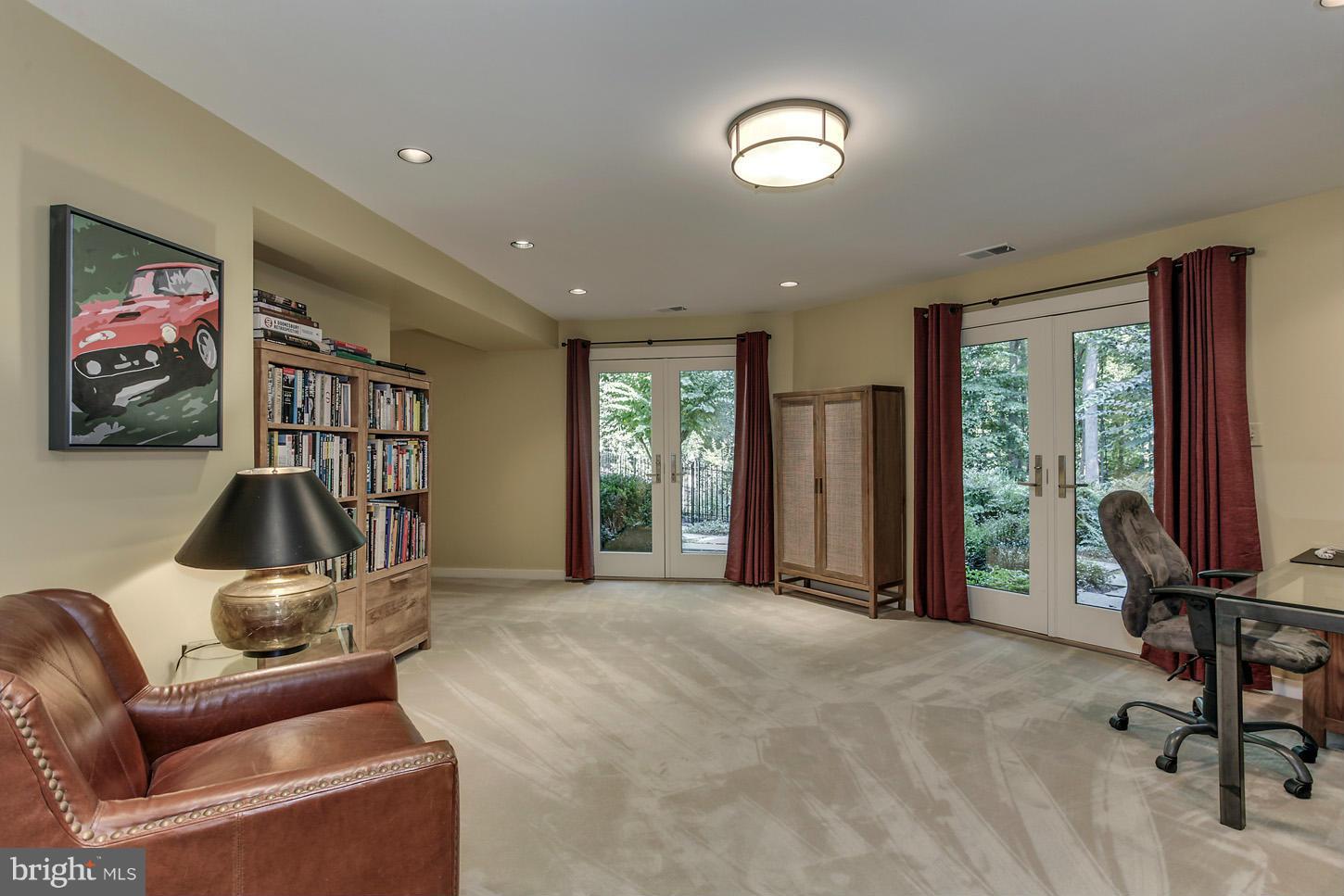 EAGLE ROCK - Residential