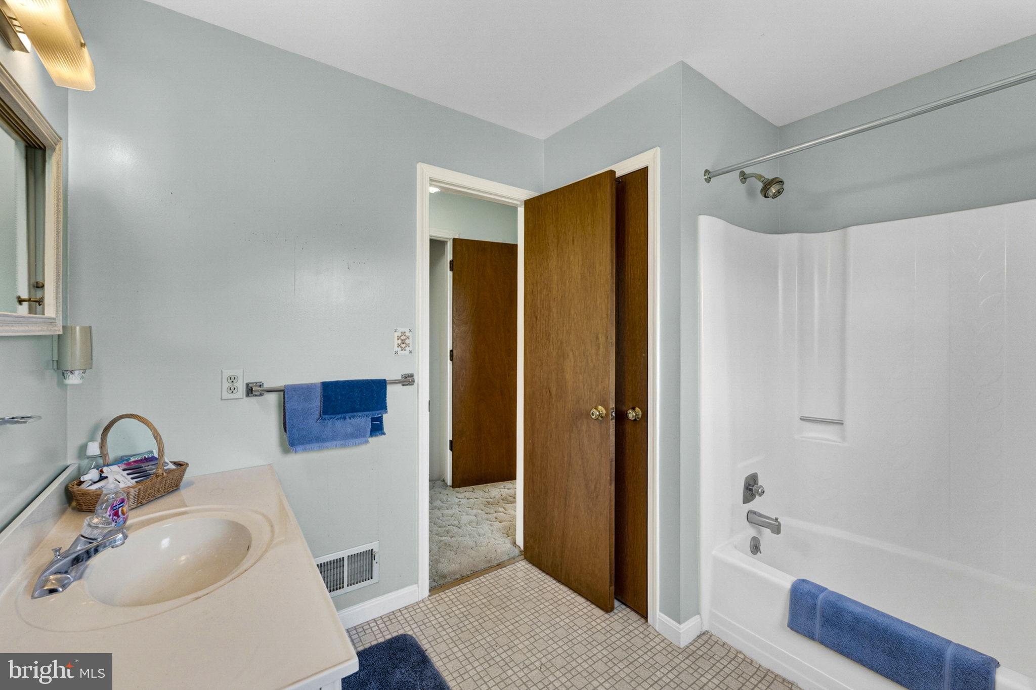 HUNTINGDONSHIRE HILLS - Residential