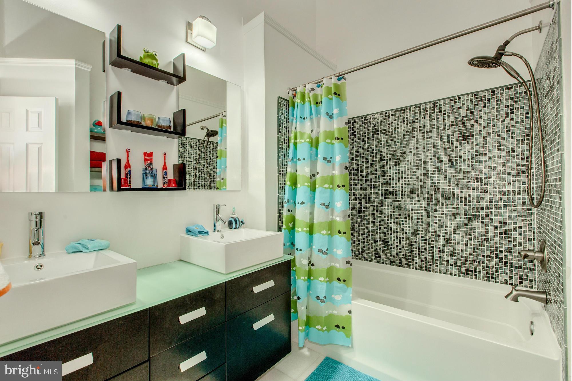 MANCHESTER LAKES - Residential