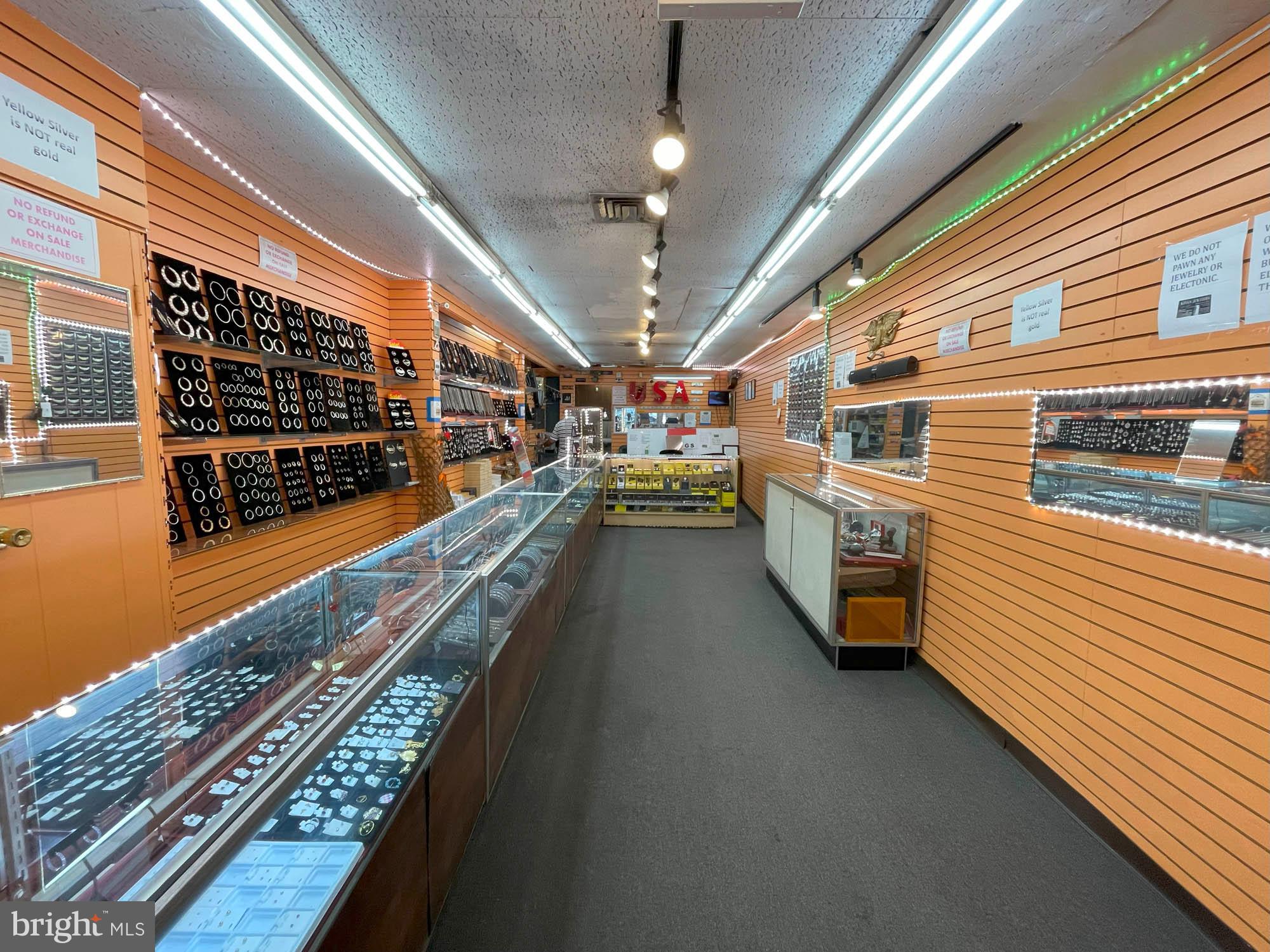 DOWNTOWN - Commercial Sale