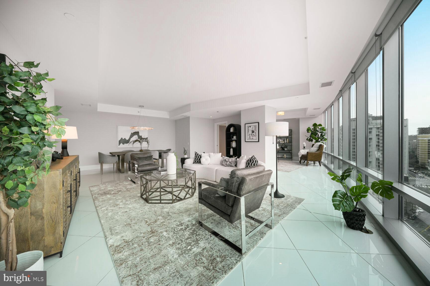 TURNBERRY TOWER - Residential