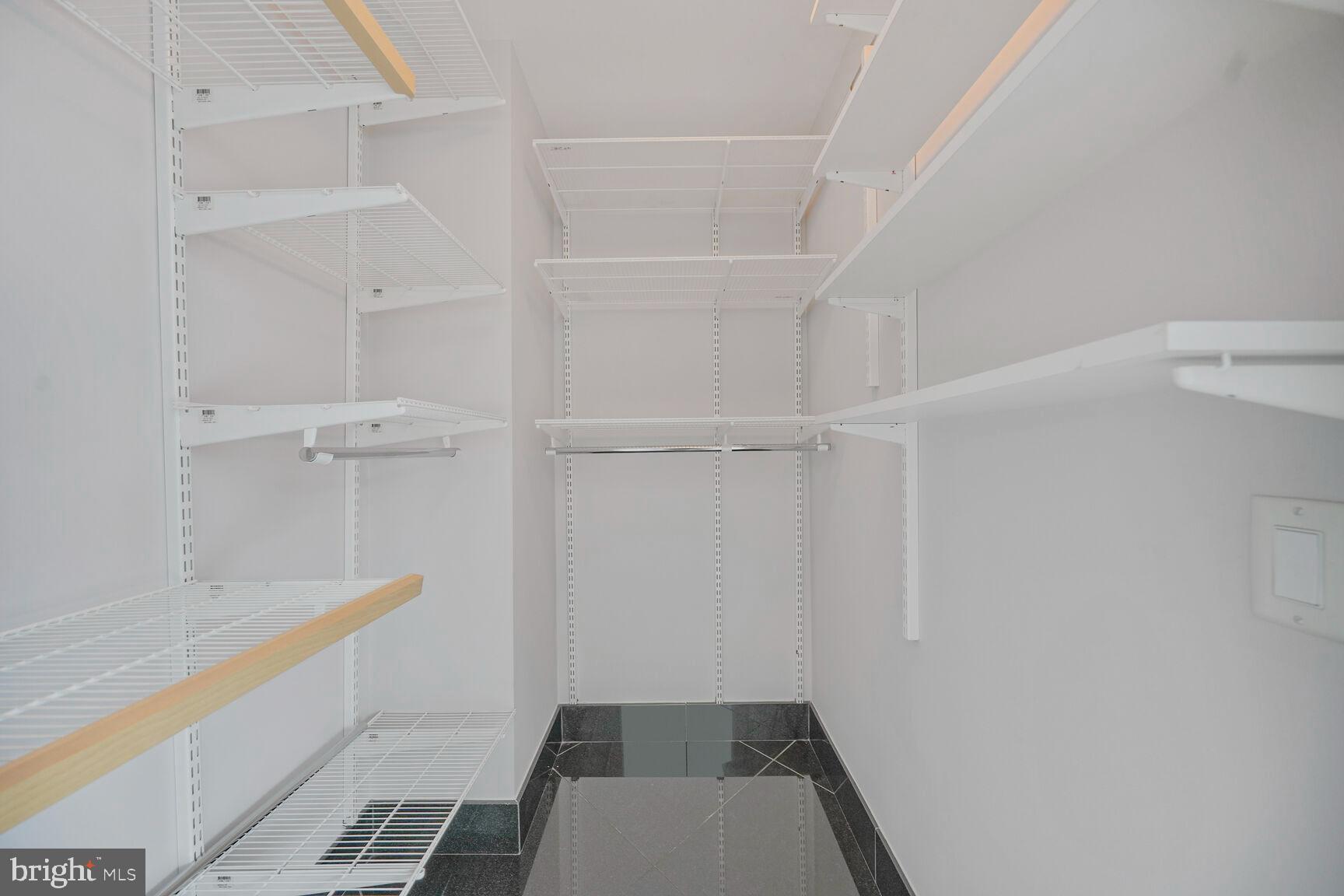 TURNBERRY TOWER - Residential