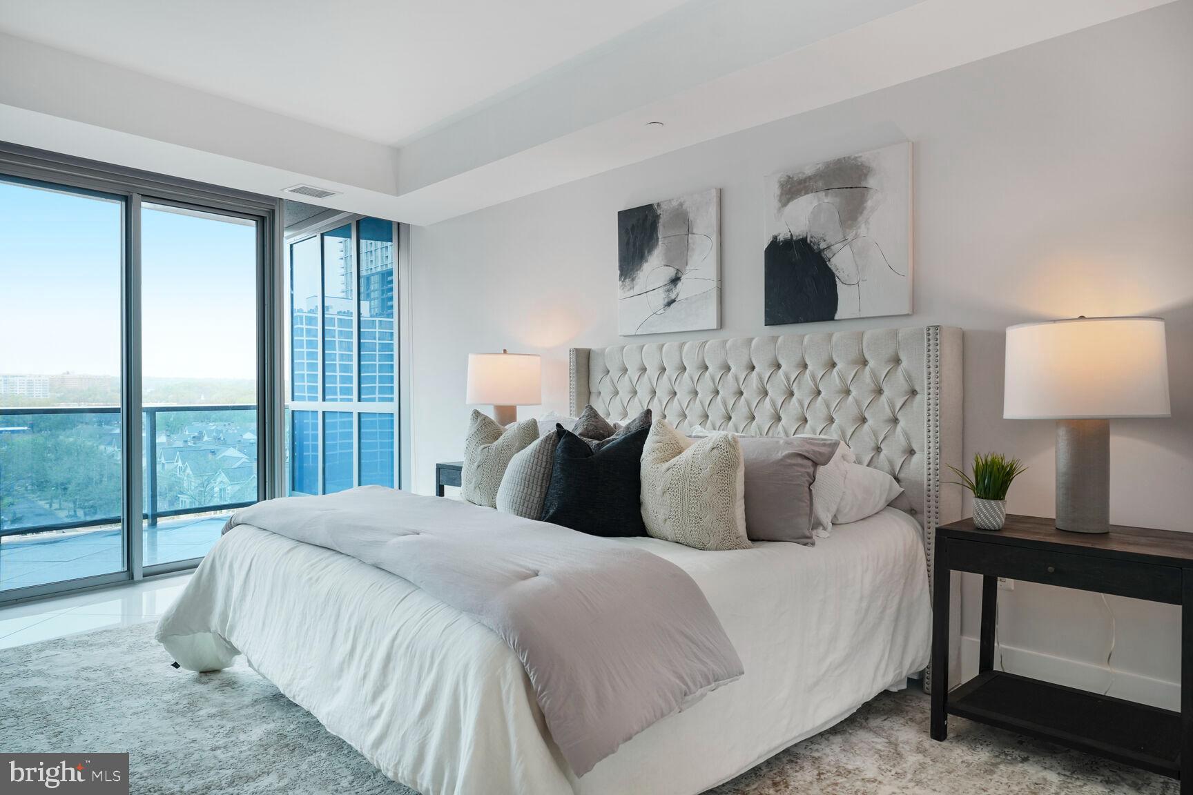 TURNBERRY TOWER - Residential