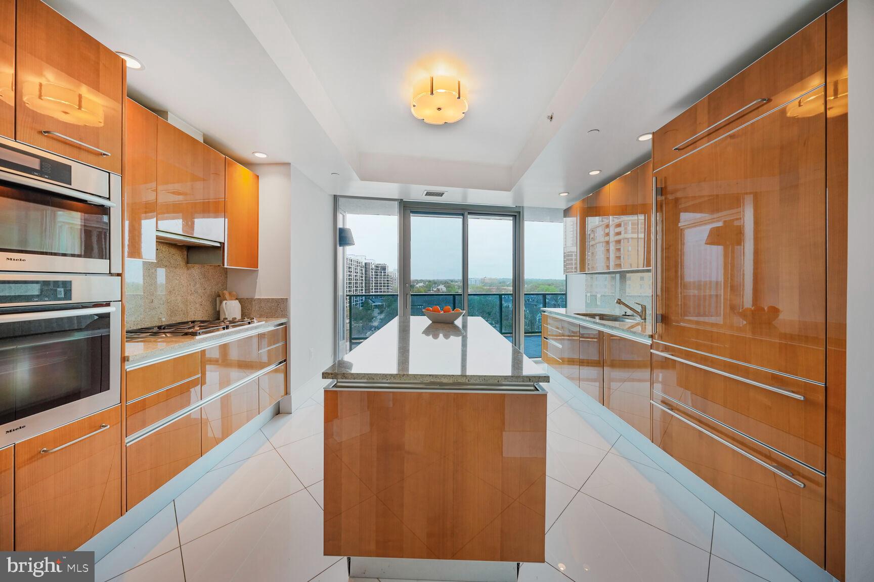 TURNBERRY TOWER - Residential