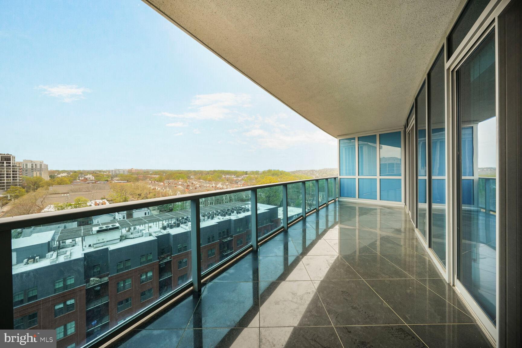 TURNBERRY TOWER - Residential