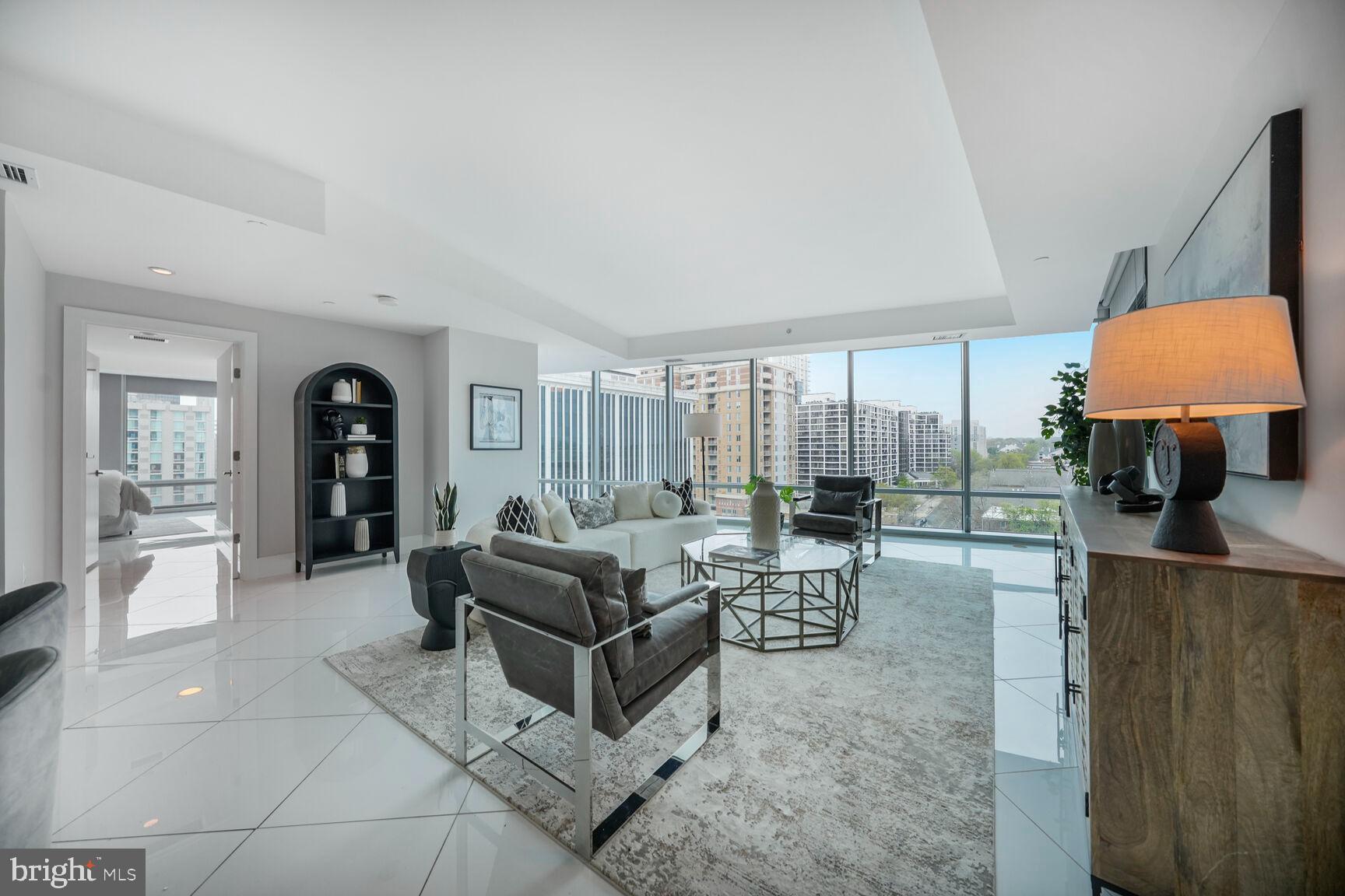 TURNBERRY TOWER - Residential