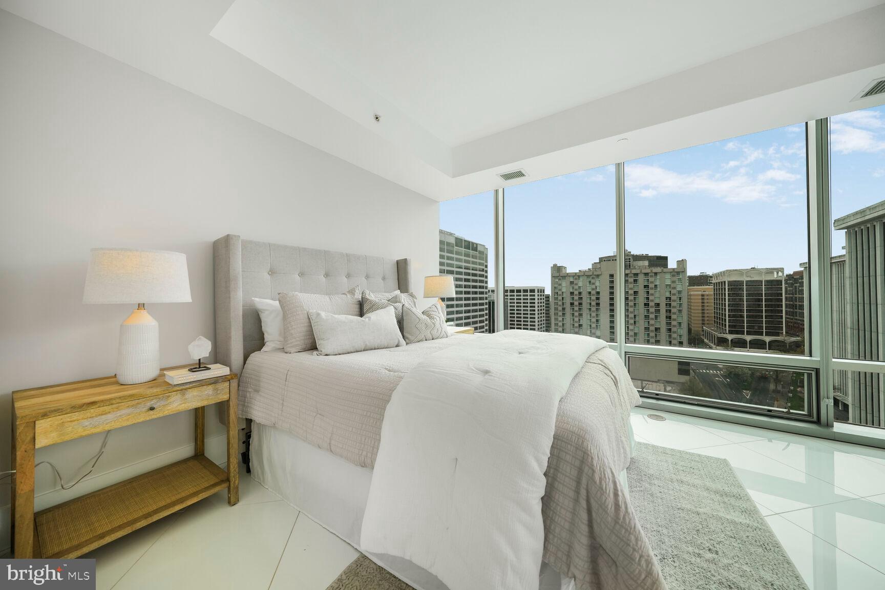 TURNBERRY TOWER - Residential