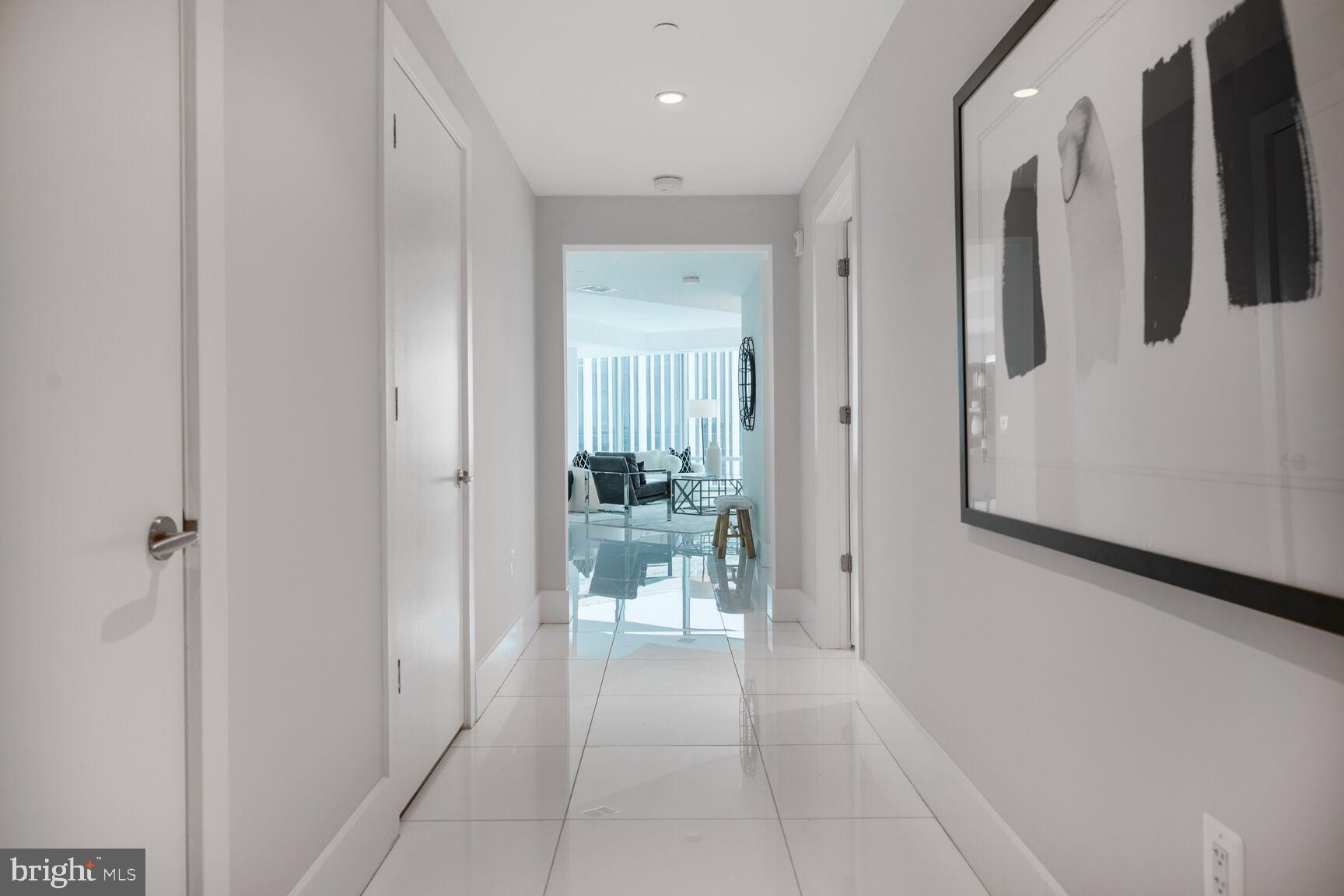 TURNBERRY TOWER - Residential