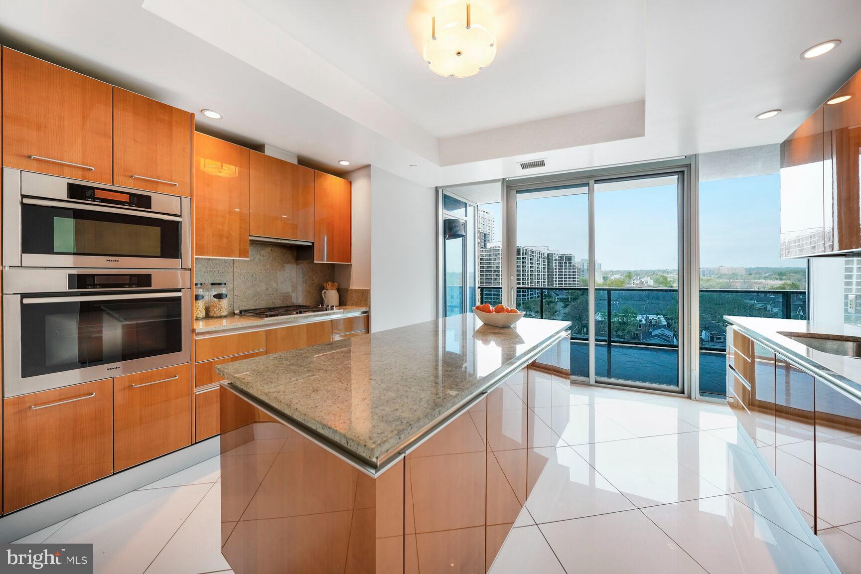 TURNBERRY TOWER - Residential